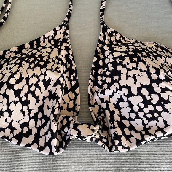 Black and White Bikini Set. - Picture 6 of 13